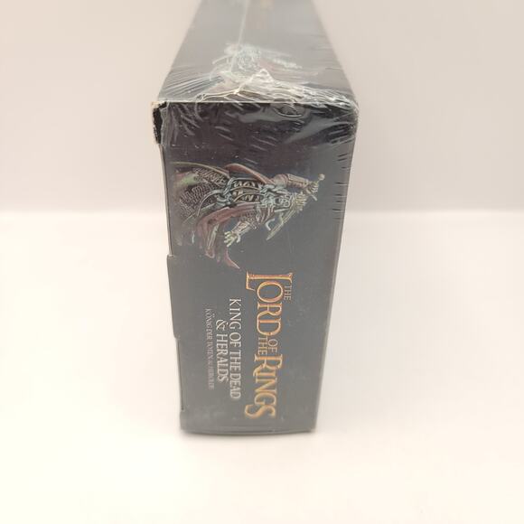 Lord of the Rings King of the Dead and Heralds Games Workshop Table Game Figure - Picture 6 of 7